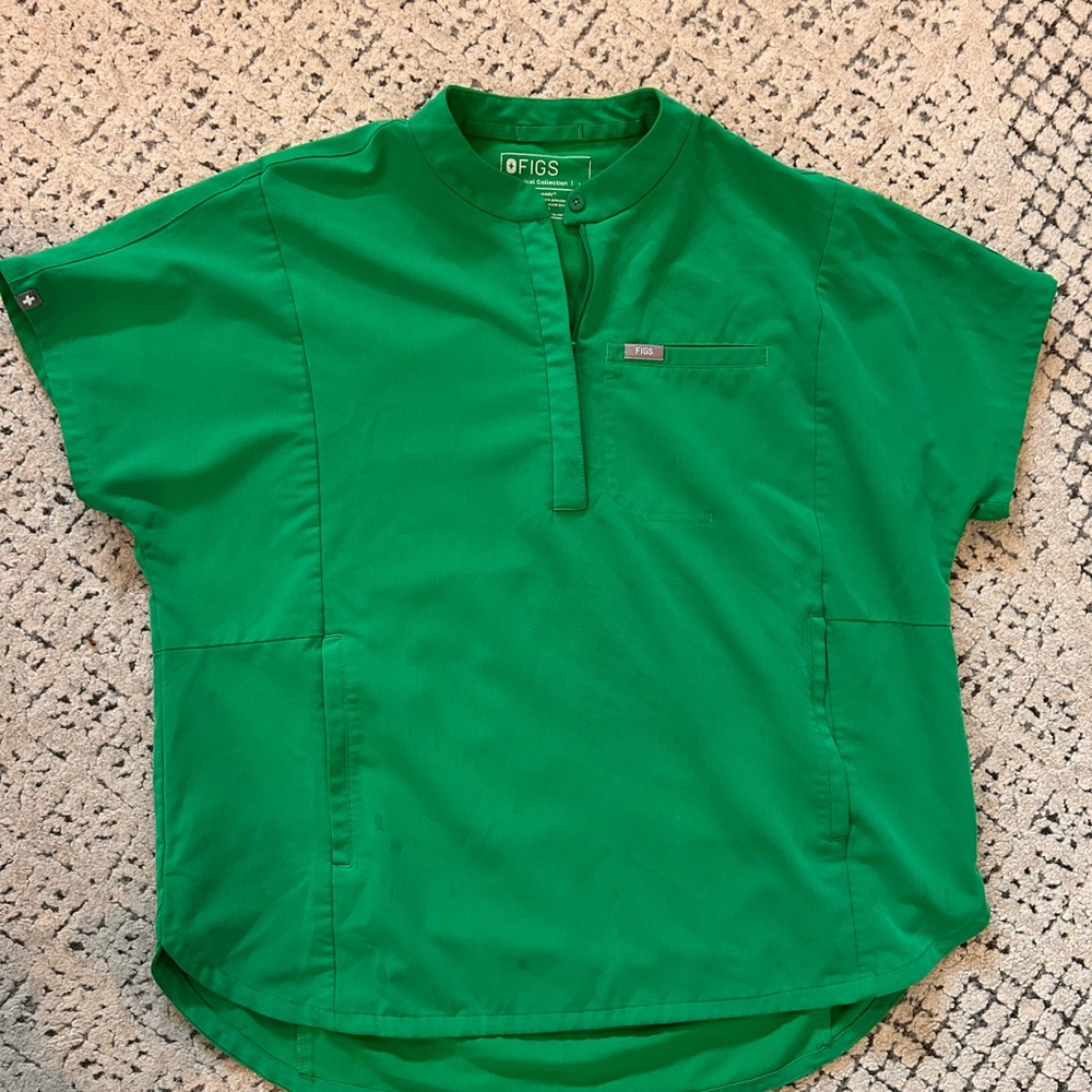 FIGS Montex Scrub Top in Evergreen